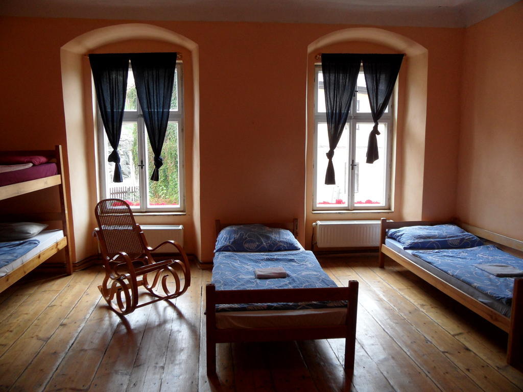 Lazy River Hostel Loket Bilik gambar