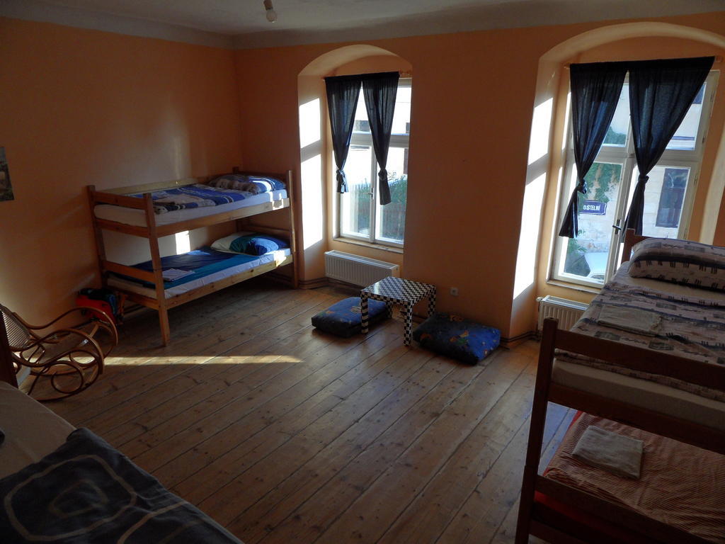 Lazy River Hostel Loket Bilik gambar